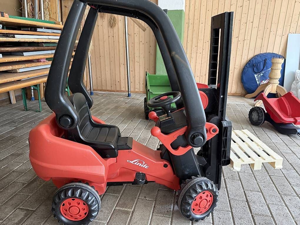 Veicoli per bambini: Kinderfahrzeug Linde Gabelstabler – Usato da Alberswil venduto da 400589611