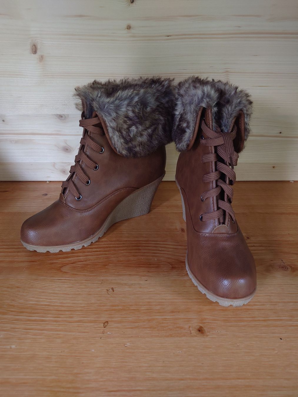 Scarpe da donna: Kunstlederboots mit Fell. – Nuovo (secondo la descrizione) da Wald ZH venduto da Kwak1853