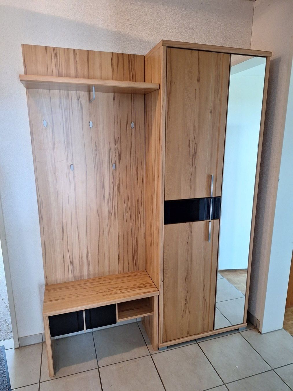 Garderobe: Garderobe mit Schrank – Gebraucht aus Wetzikon ZH von Bananas4