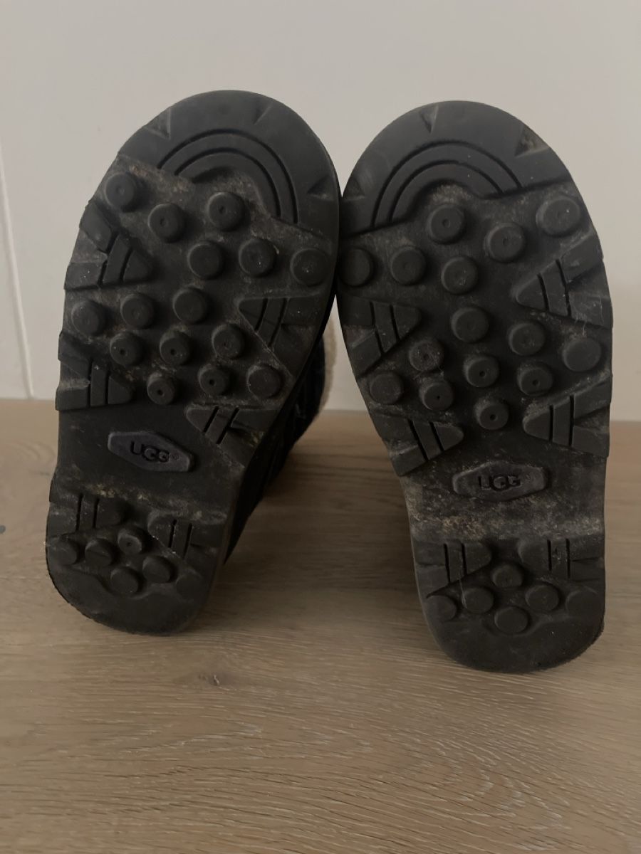 Ugg Schuhe für Jungen: UGG wasserfeste Winterboots Bobbey Gr. 31 Navy – Gebraucht aus Meilen von Golfer04 4