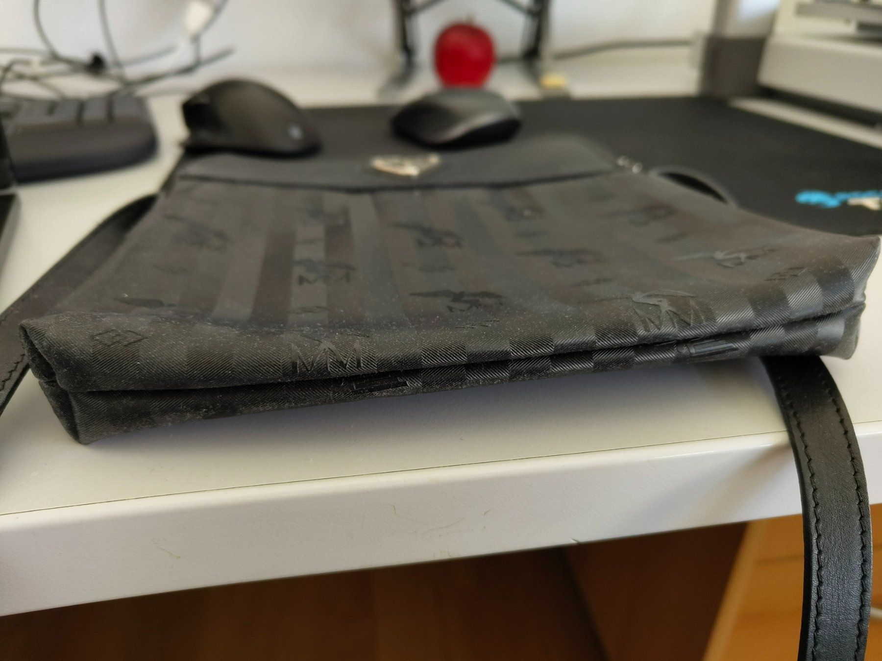 Maison Mollerus Taschen für Damen: Maison Mollerus Umhängetasche schwarz/silber – Gebraucht aus Schwyz von Balmer92 5