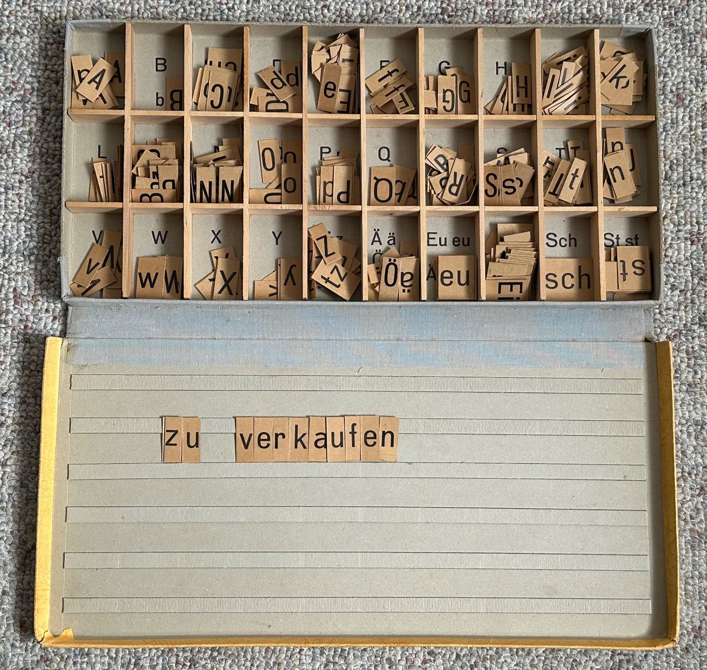 Scaffali: ABC Schüler Setzkasten aus den 50iger – Usato da Untersiggenthal venduto da Peki