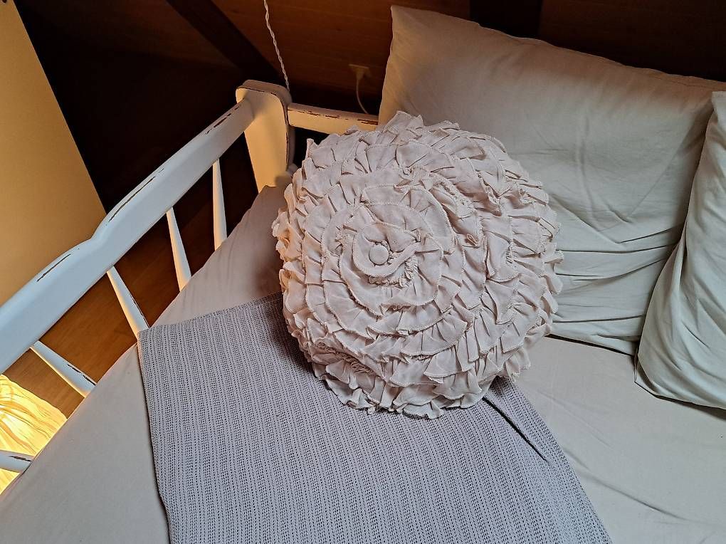 Betten: Shabby Chic Sofa Bett mit Decken und Kissen – Gebraucht aus Grosswangen von Shateiel 2