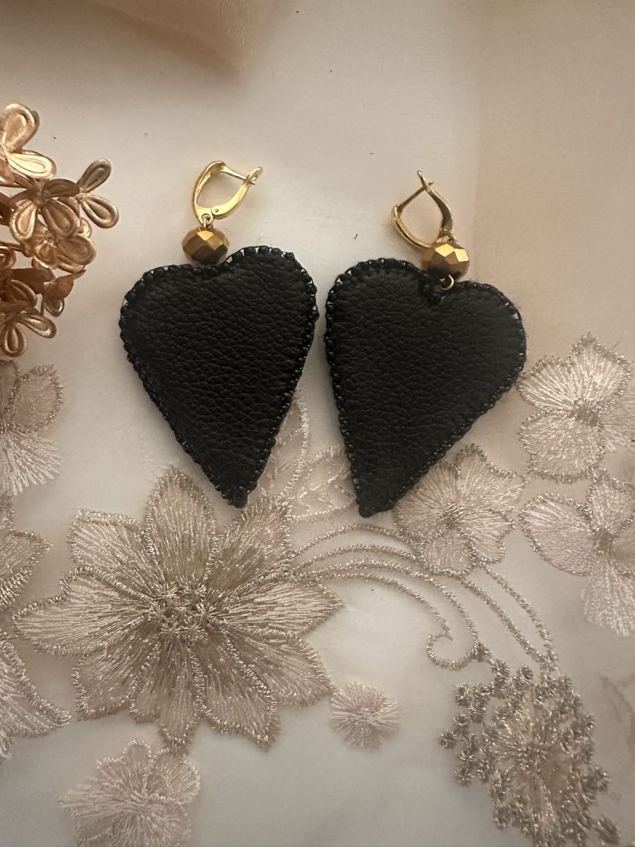 Orecchini pendenti & Orecchini a lobo: Black Heart Shaped Statement Earrings. Handmade by beads – Nuovo (secondo la descrizione) da Oftringen venduto da Eylem79 4