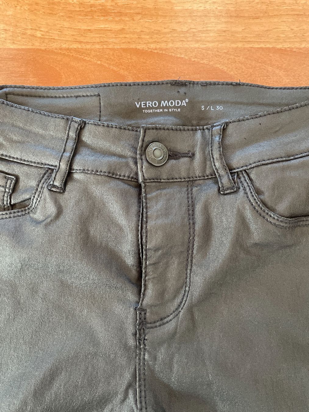 Vero Moda Pantaloni: Lackhose Gr.30 Vero Moda – Usato da St.Gallen venduto da maierm01 2