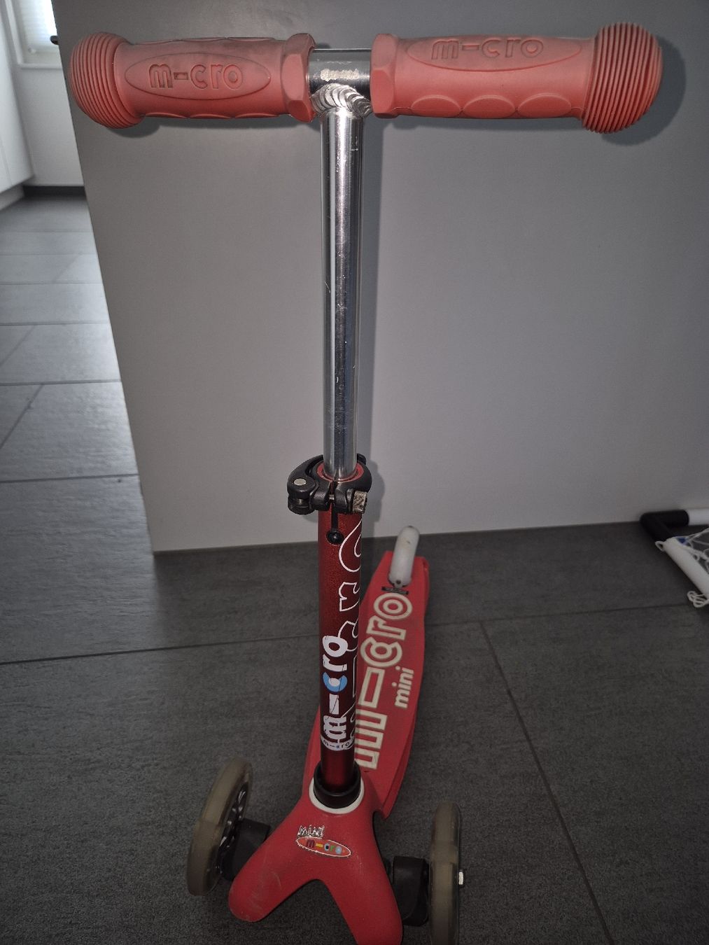 Micro Kickboard: Micro Mini - Rot mit LED Räder – Usato da Altendorf venduto da caj_hry2 4