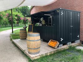 Barcontainer 4 × 2 m in Schwarz