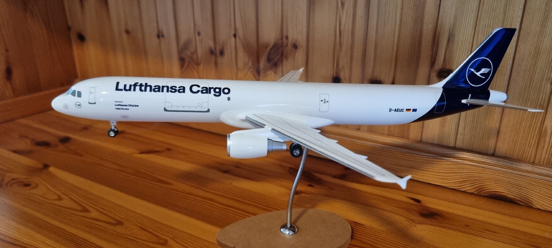 Airbus Kit di modellismo & Modellini statici: Limox Wings. Lufthansa Cargo Flugzeug Modell, 1:100 – Nuovo (secondo la descrizione) da Bettlach venduto da United83 1