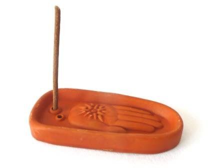 Candele: Räucherstäbchenhalter - Healing Hand tonfarben – Nuovo e nell'imballaggio originale da Mauren venduto da Yeelen