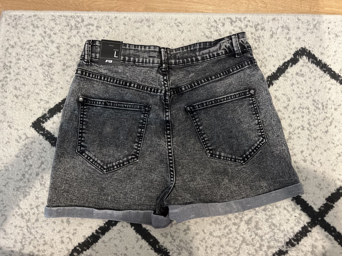 Jeans: Short en jeans neuf – Nuovo e nell'imballaggio originale da Bussigny venduto da LabiZaule 1
