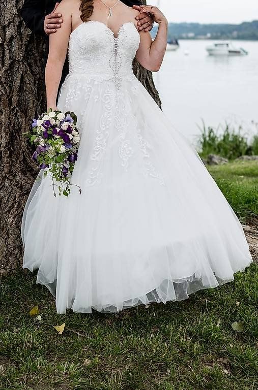 Kleider: Hochzeitskleid mit Schleppe – Gebraucht aus Wiler b. Seedorf von hugi83 4