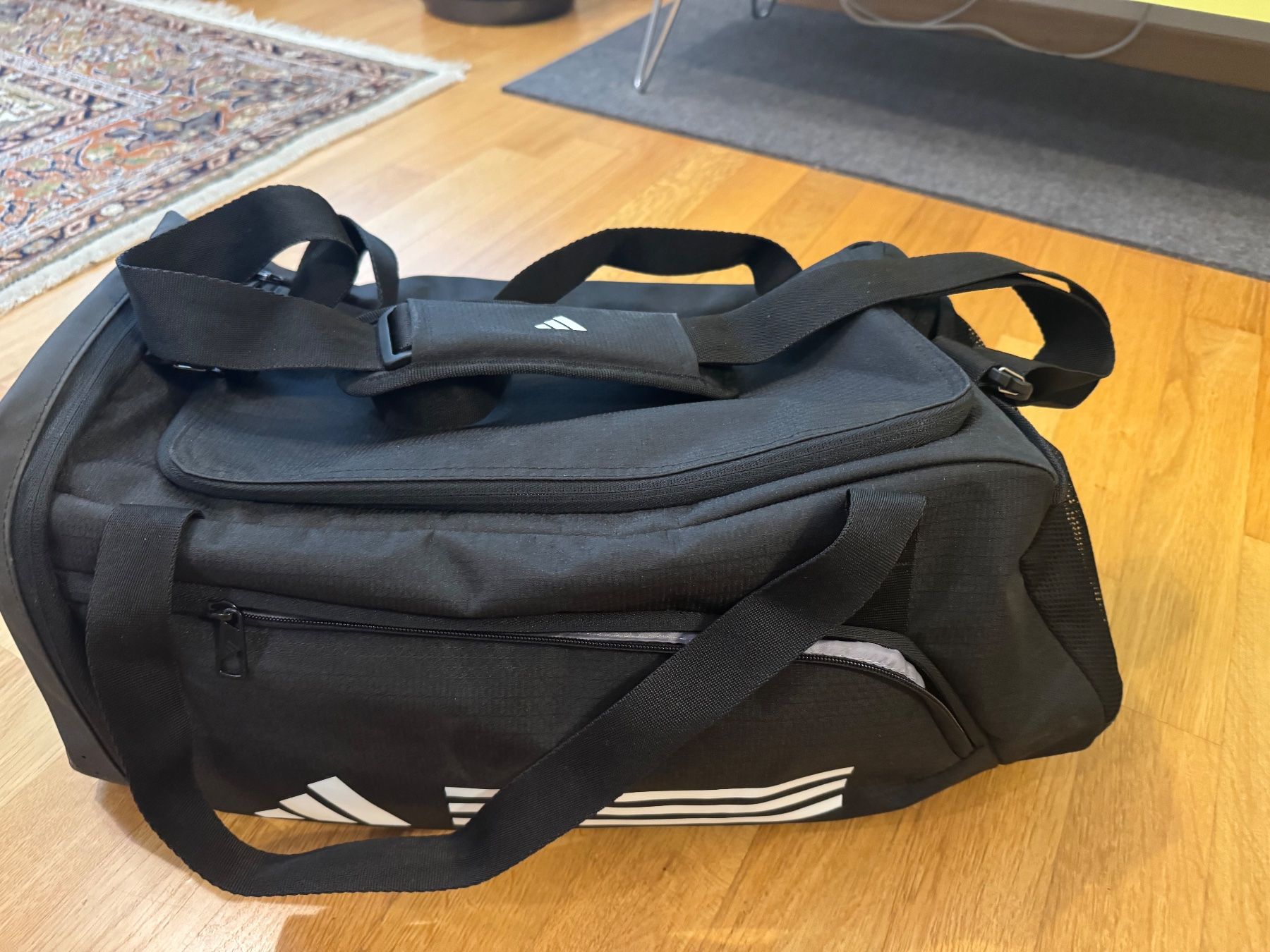 Adidas Taschen: Sporttasche Adidas, klein – Gebraucht aus Wilchingen von ninachristen