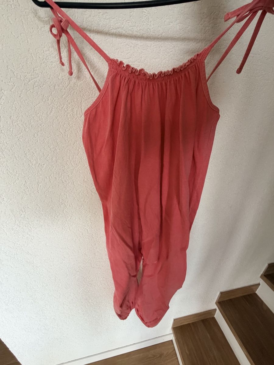 Jumpsuits: Combinaison taille 140 – D'occasion à Villars-le-Grand par Eva_1986