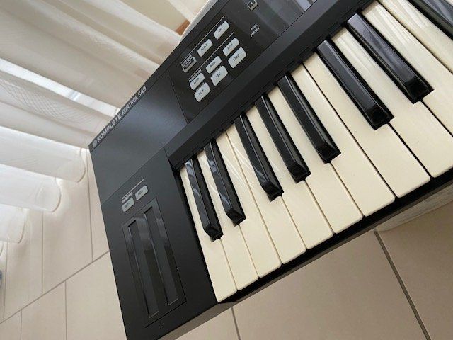 Native Instruments Strumenti musicali: NI Komplete Kontrol S49 – Usato da Zürich venduto da Maki8