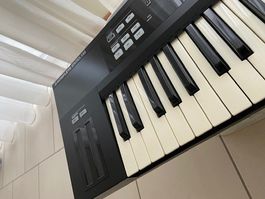 NI Komplete Kontrol S49