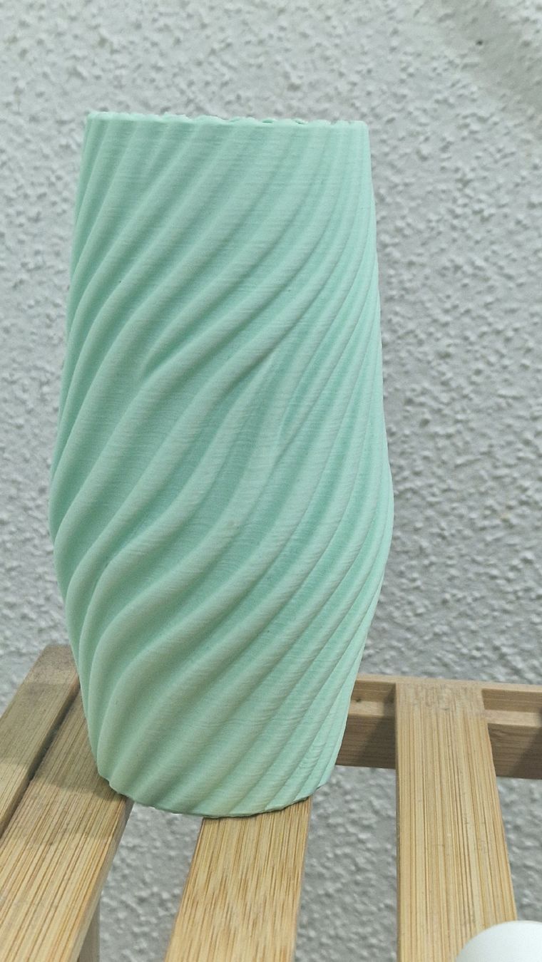 Toutes les décorations: Mint green vase modern design twisted pattern 3D print – Neuf (Voir description) à Basel par mar_jfl8