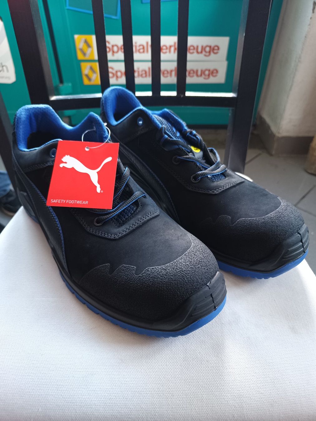 Puma Chaussures hommes: Puma Sicherheitsschuhe S3 ESD SRC 48 – Neuf avec emballage d'origine à Oberegg par 19franzi94 1