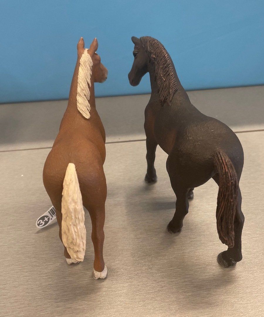 Schleich Spielzeuge: Schleich 2 Turnierpferde und 2 andere Pferde – Gebraucht aus Sirnach von sagrotin 7