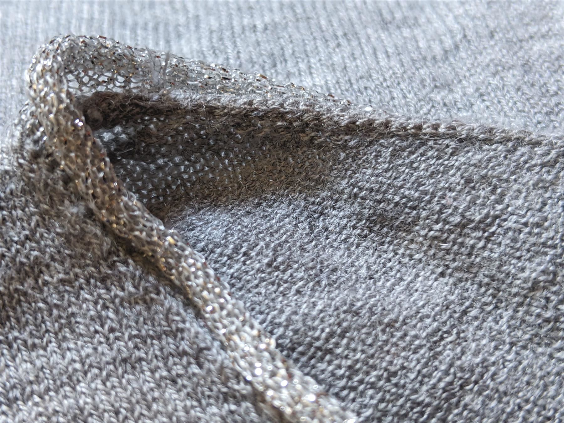 Massimo Dutti Maglioni & Felpe: MASSIMO DUTTI : Fin et doux pull gris avec col argenté S – Nuovo (secondo la descrizione) da Petit-Lancy venduto da lilycerise 6