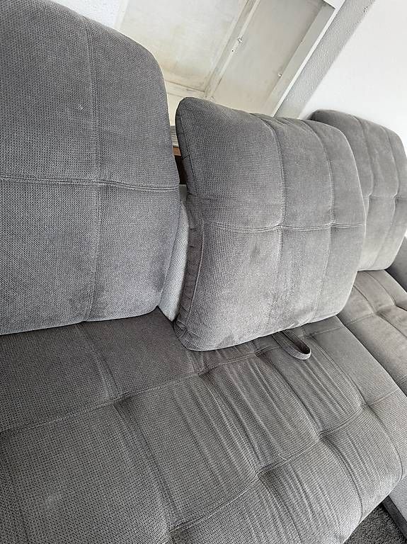 Sofas: Wohnlandschaft / Sofa  Grau  sehr guter Zustand – Gebraucht aus Buchs AG von der_z7jg 2