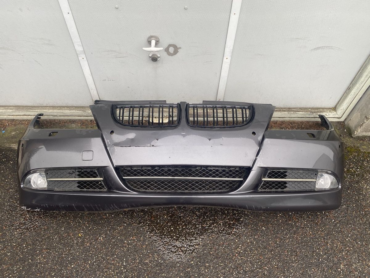 BMW Tutti pezzi di ricambio auto: BMW E90 E91 vorne Stossstange – Usato da Biel/Bienne venduto da ada54