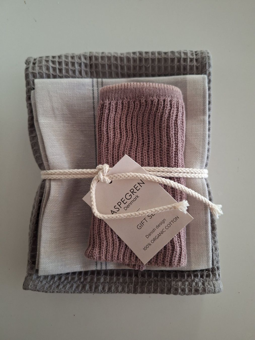 Strofinacci: Geschirrtuch mit Spüllappen - Geschenkset – Nuovo e nell'imballaggio originale da Zermatt venduto da Labsal01