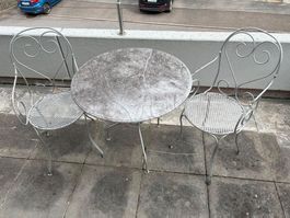 Granitttisch mit 2Stühlen