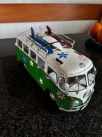 cooles Metallauto "Hippystyle" mit Surfbretter als Deko