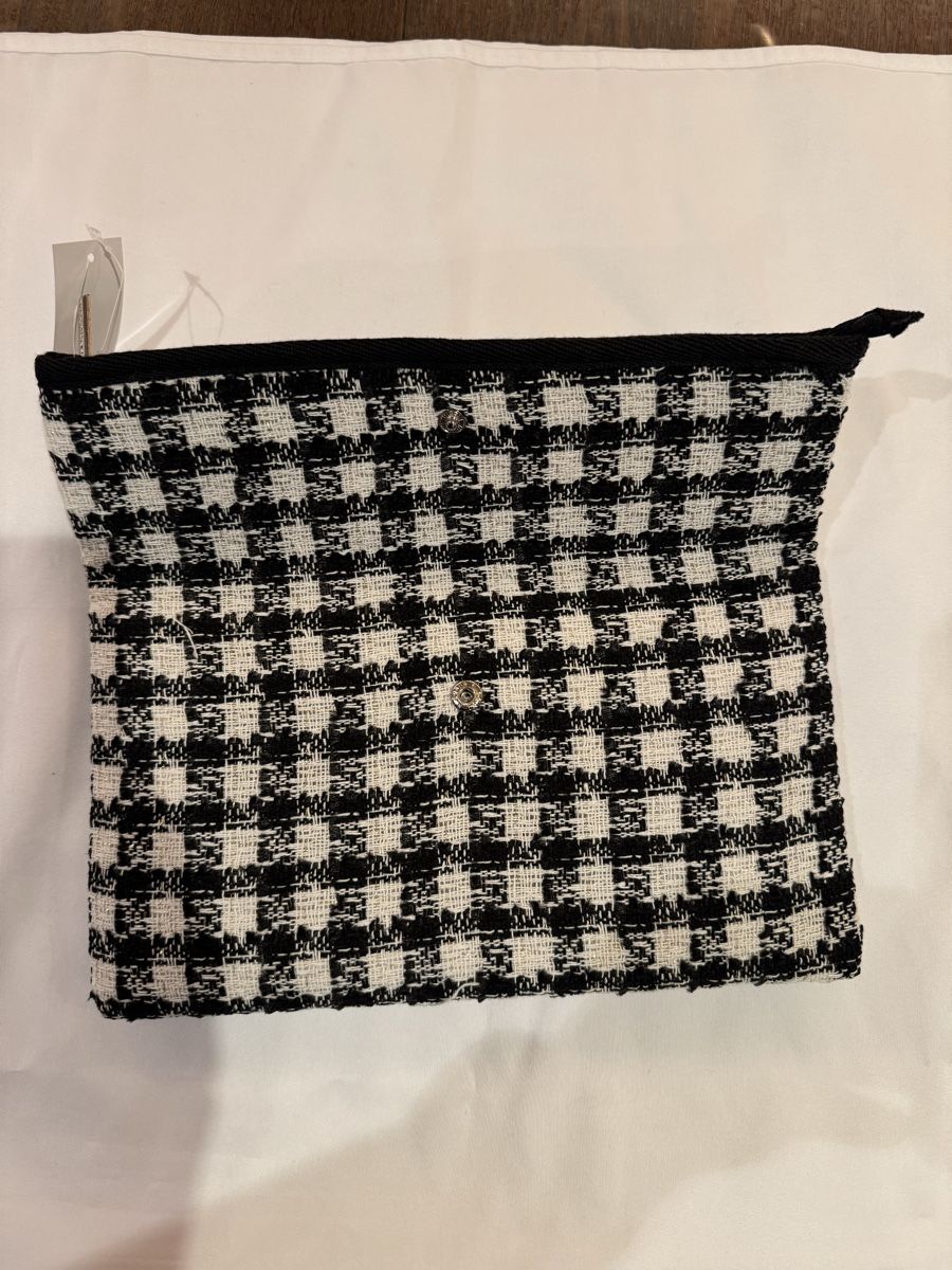 Trousses de maquillage: Pochette Douglas  neuve  – Neuf avec emballage d'origine à féchy par sauciflard53 1