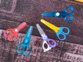 Set mit sicheren Kinderscheren