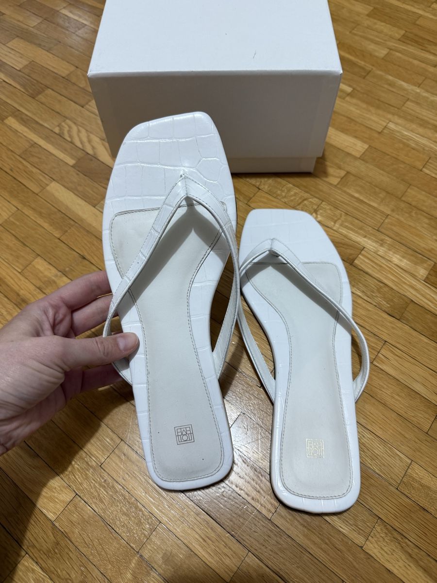Totême Scarpe da donna: Toteme flip flops size 40 – Usato da Nyon venduto da dasha107 3
