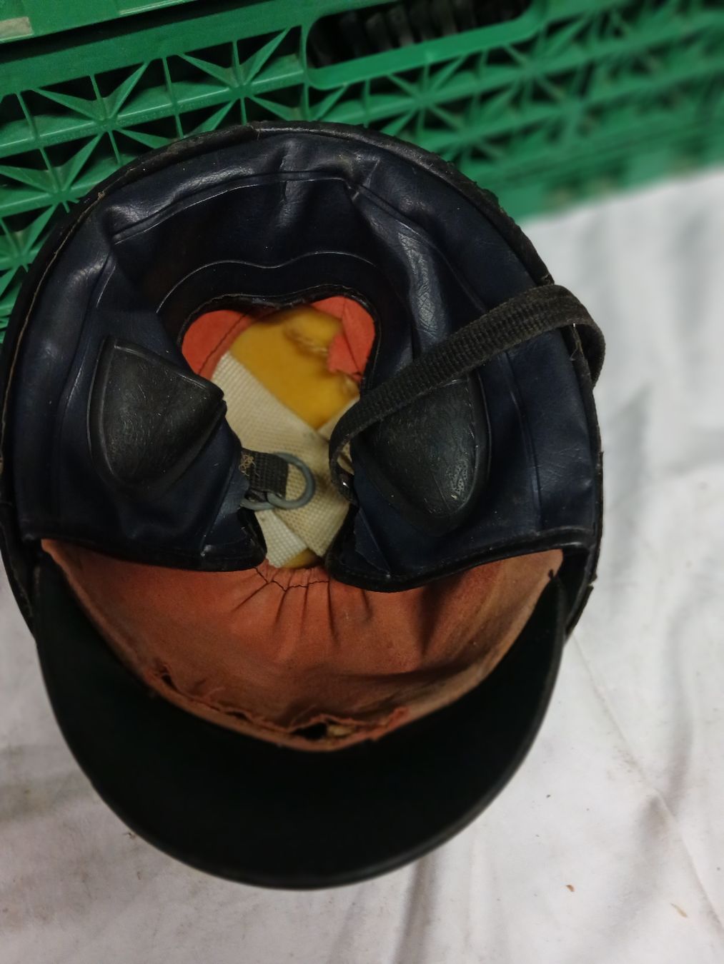 Casques & visières: Motorradhelm Halbschale schwarz gebraucht mit Gebrauchs – D'occasion à Belp par Guadalupe84 1