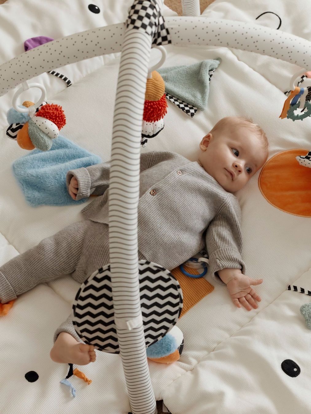Giocattoli: Mitwachsende Baby Activity-Decke mit Spielbögen – Nuovo e nell'imballaggio originale da Burgdorf venduto da Crubi 4