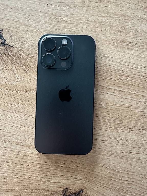 Apple Telefoni cellulari / Smartphones: iPhone 15 Pro 256GB - sehr guter Zustand – Usato da Langnau i. E. venduto da retoefli 2