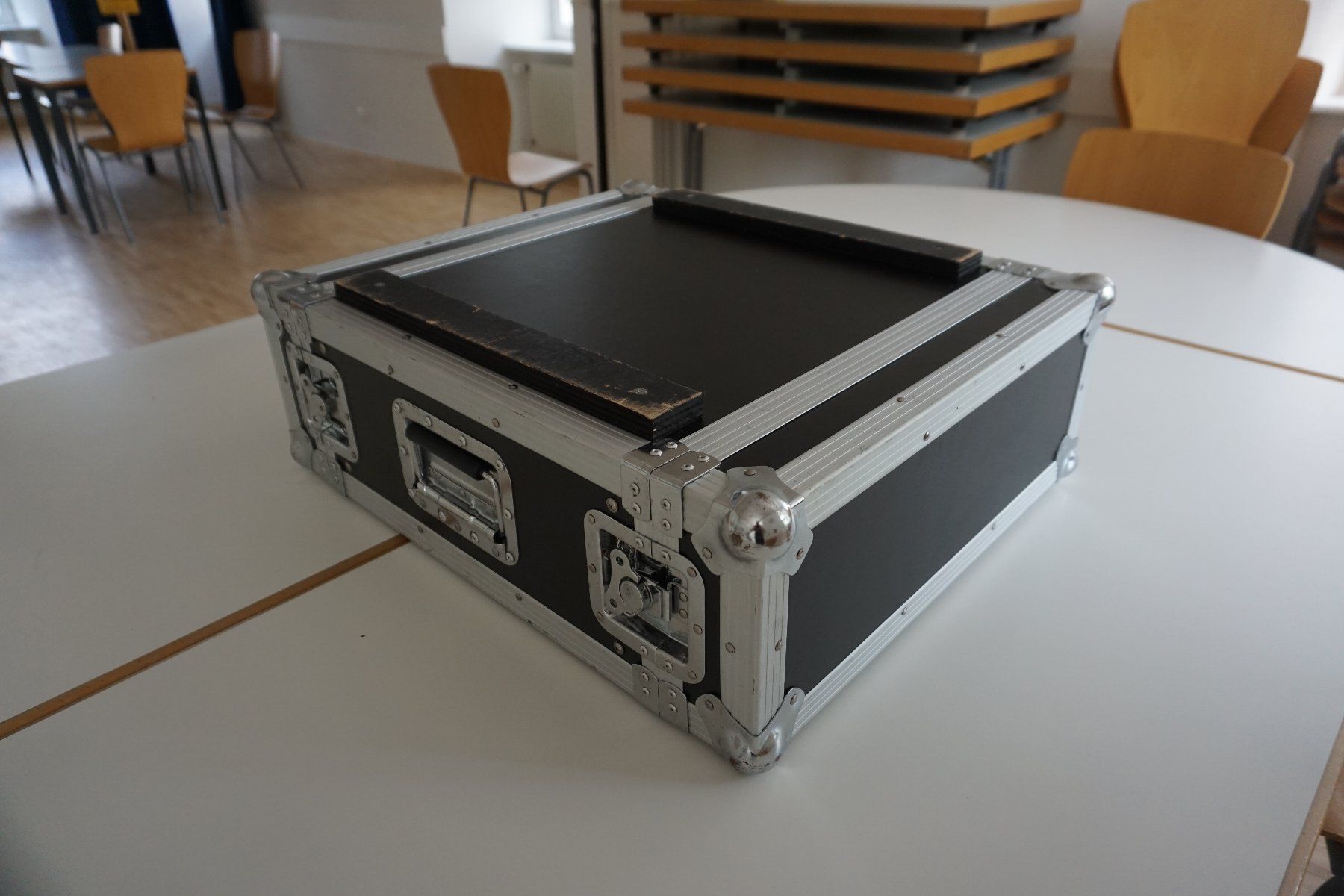 Supporti a parete: Portables 19'' Rack – Usato da Gächlingen venduto da Samuel-Hafen 4