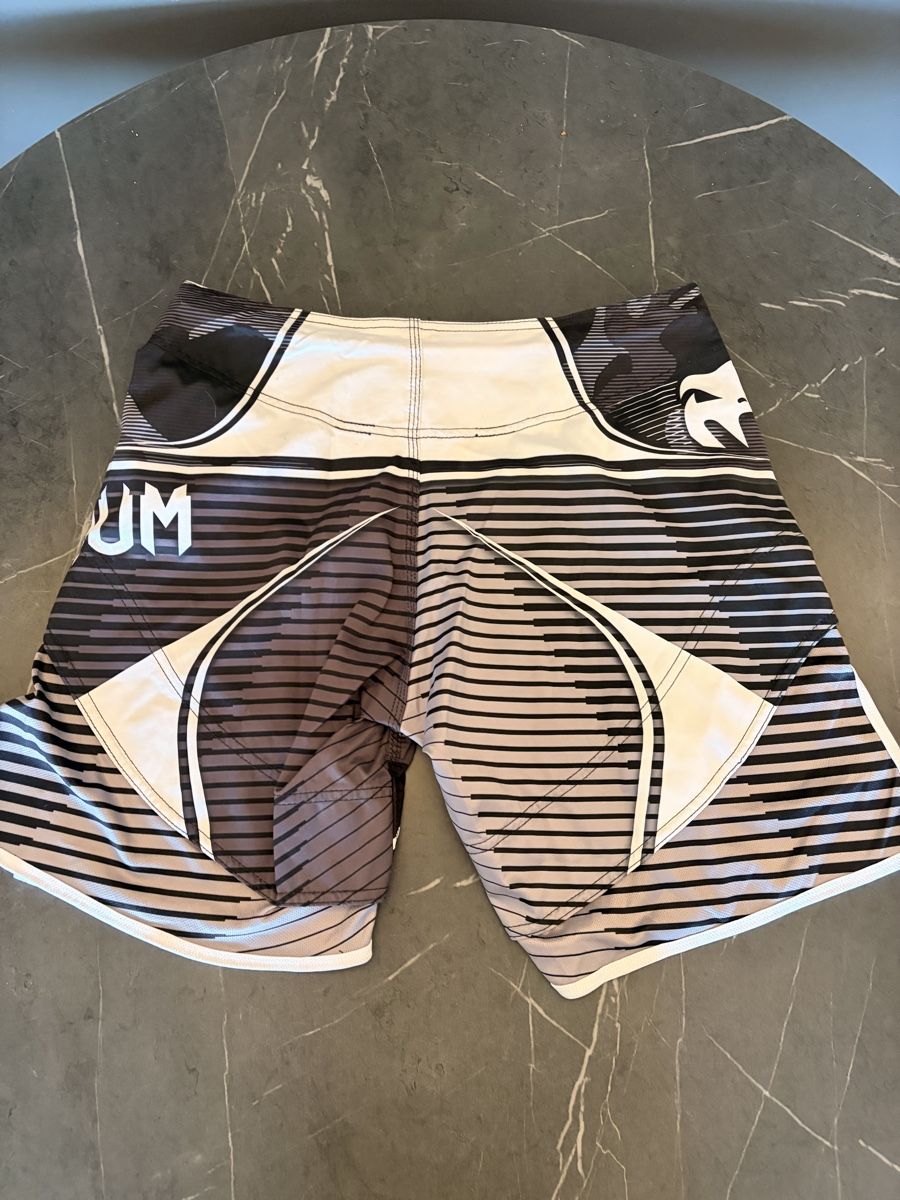 Pantaloni: Venum MMA Shorts Tarnmuster Grösse S – Usato da Luzern venduto da ram_cl2d 1