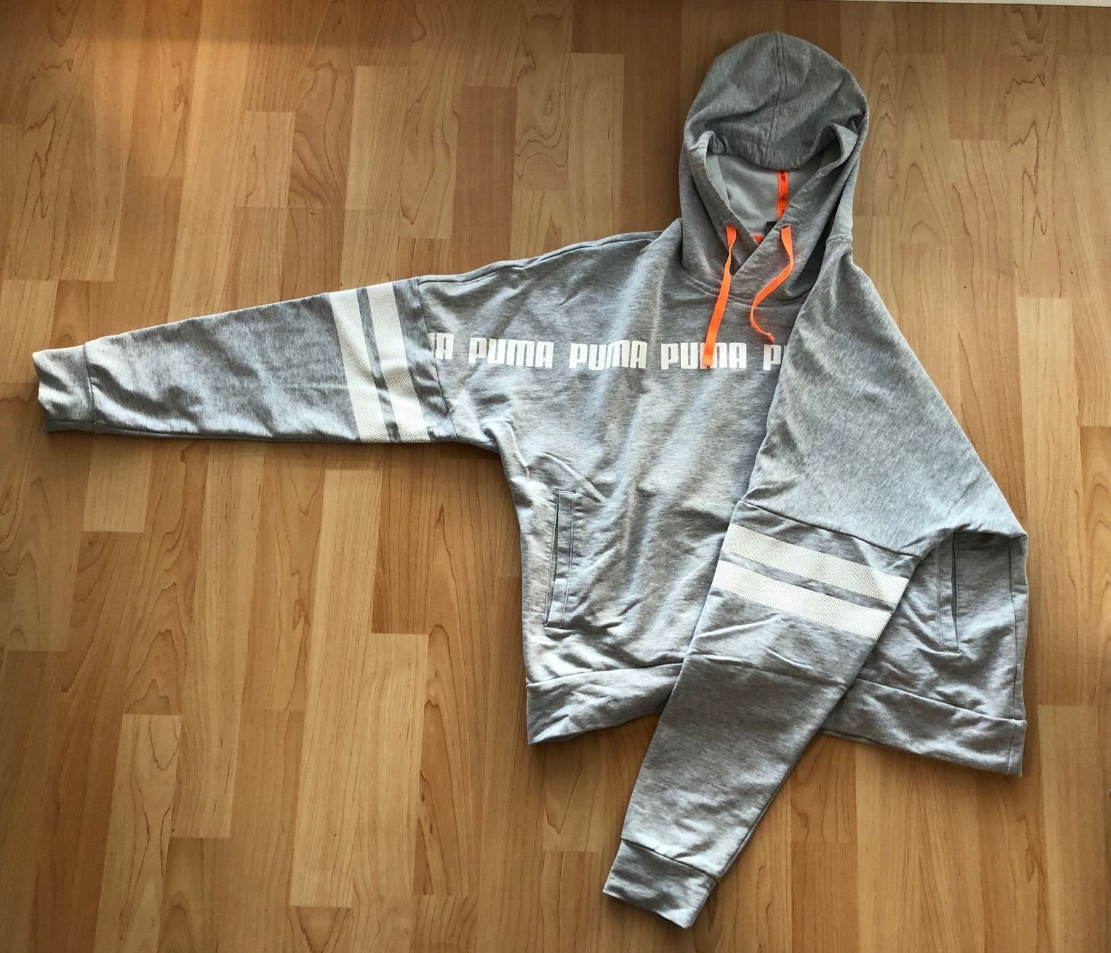Puma Kleiderpakete: Puma Pullover und T-Shirt, Gr. 36/38 – Gebraucht aus Frick von skiblitz 1
