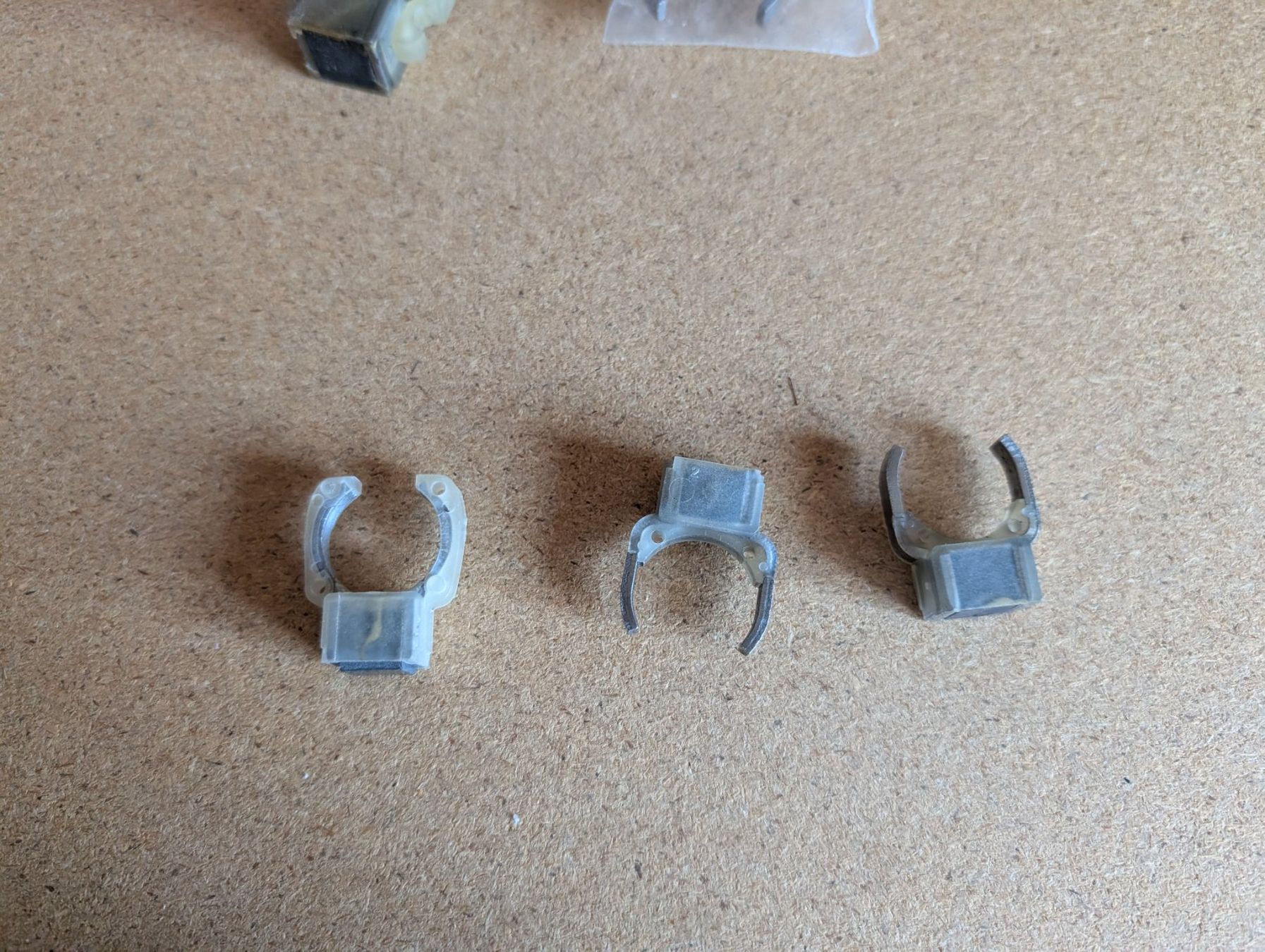Märklin Modellini di ferrovie: Märklin Permanentmagnet 5 Stück – Nuovo (secondo la descrizione) da Steffisburg venduto da Narzisse 1