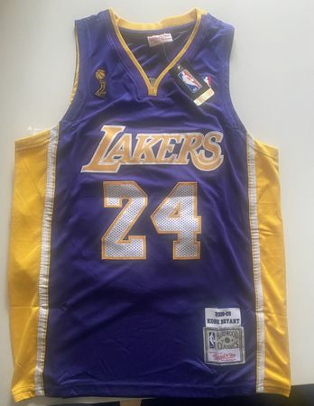 Kobe Bryant Lakers Trikot #24 Neu mit Etikett Gr. M