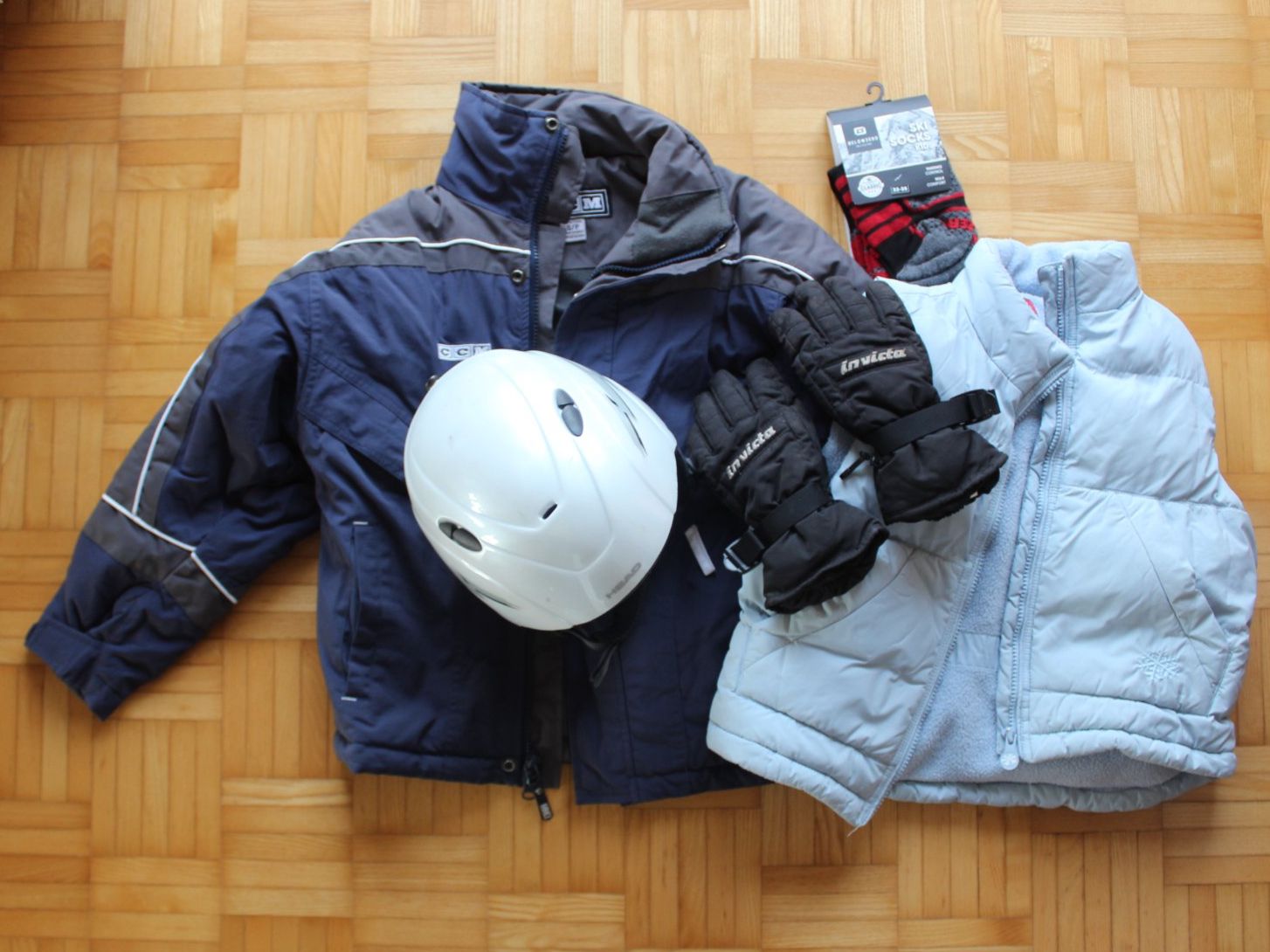 Lotti & Set di vestiti: Winterkleiderpaket Skihelm 128 – Usato da Walliswil-Nbipp venduto da Speer516