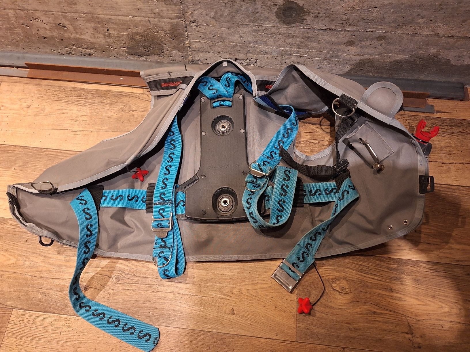 Mute per immersioni: Scuba Pro Jacket – Usato da Ipsach venduto da nik_6hkj 2