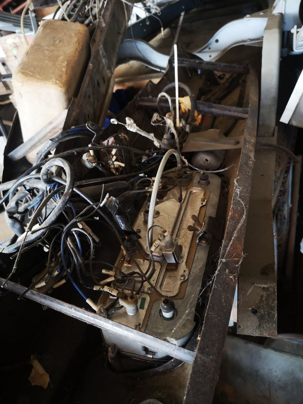 Peugeot Tutti pezzi di ricambio auto: Peugeot 404 Armaturenbrett – Usato da Möhlin venduto da Highwaytom 1