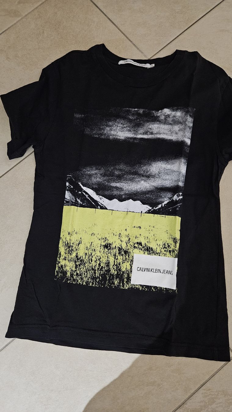 Calvin Klein T-shirt: T'Shirt – Usato da Rikon im Tösstal venduto da fragolina40