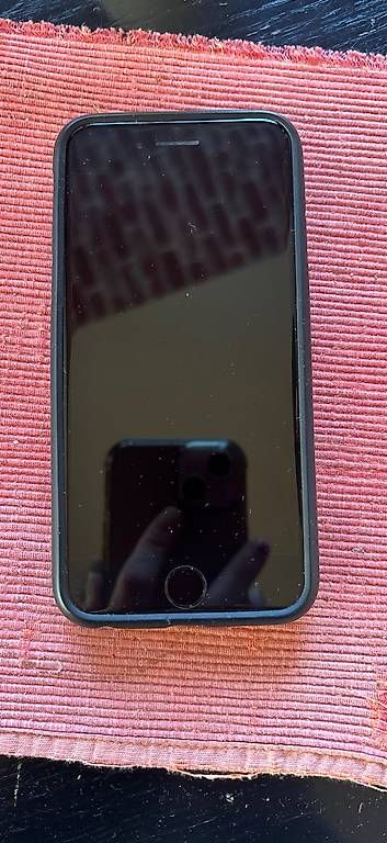 Apple Telefoni cellulari / Smartphones: IPhone 7 Black 52%batt ottime condizioni – Usato da zürich venduto da Siskasisma