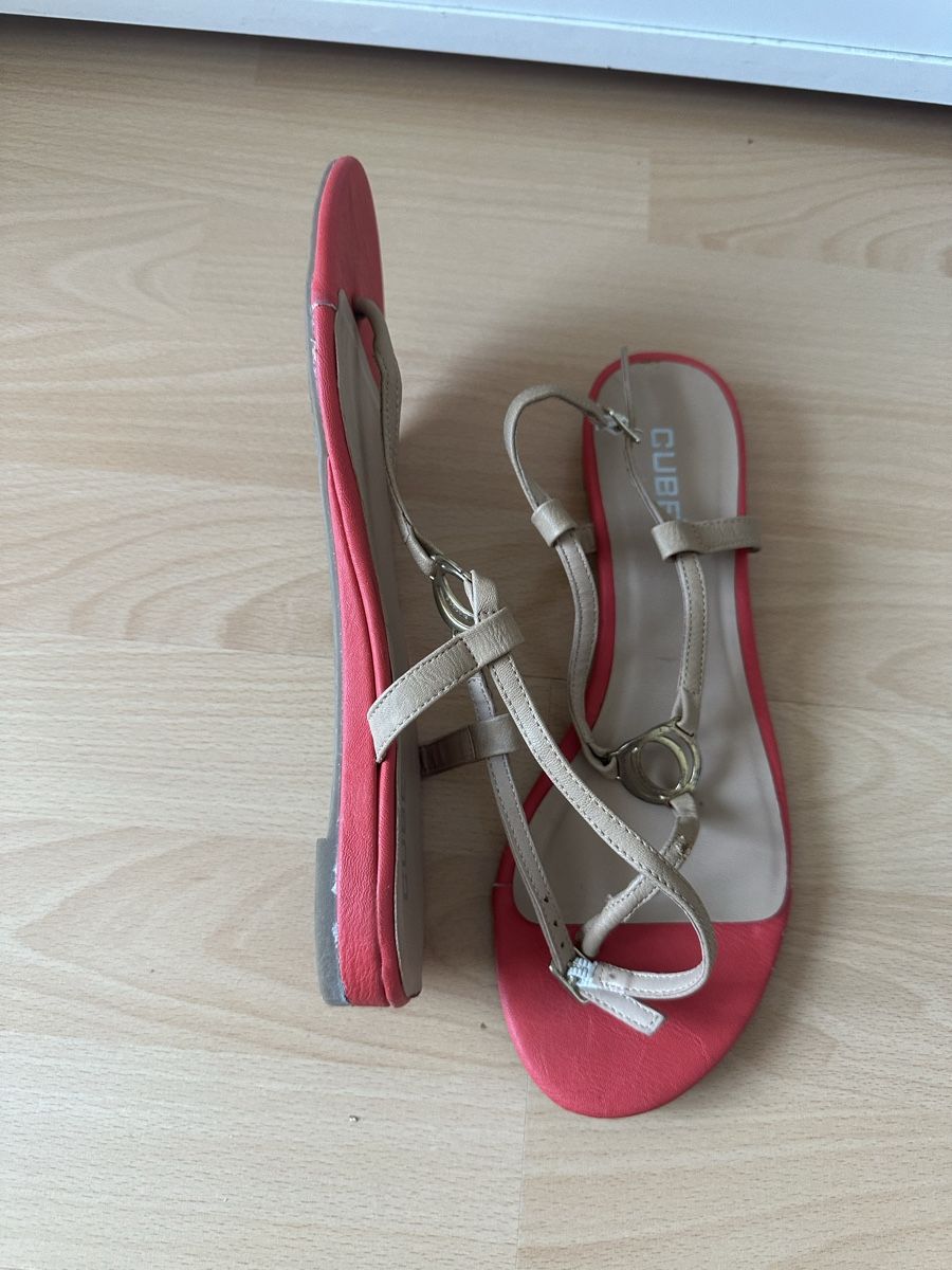 Cube Scarpe da donna: Sommersandalen Gr. 40 beige/rot CUBE – Usato da Zürich venduto da Herbion1 2