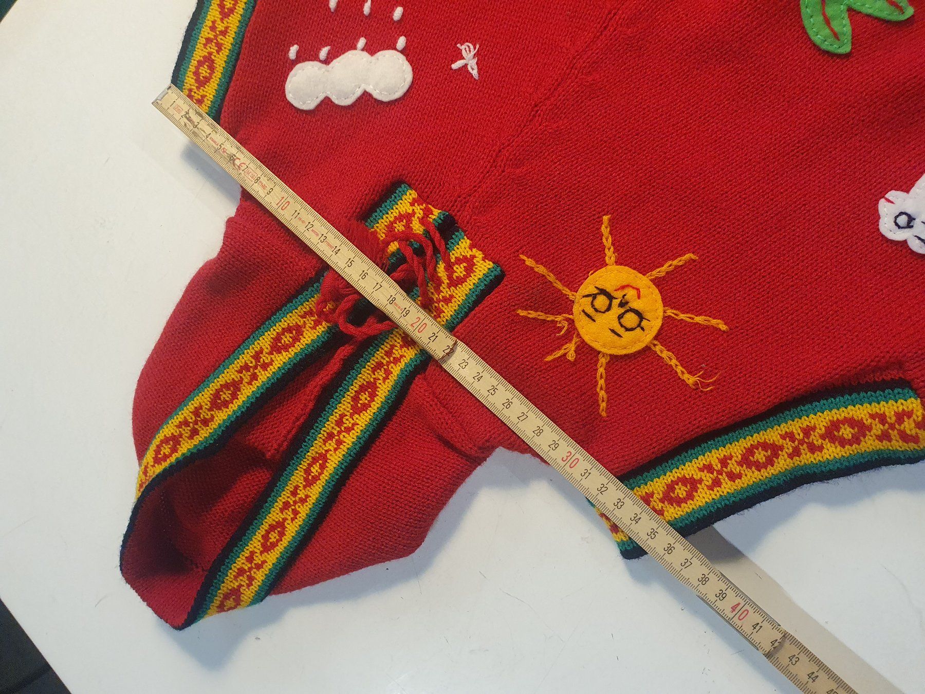 Maglioni & Felpe: Kinderponcho rot mit Natursujets – Usato da Zürich venduto da loosebone 7