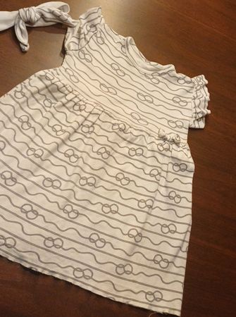Kinderkleid mit Knotenmuster Grösse 104/110 
