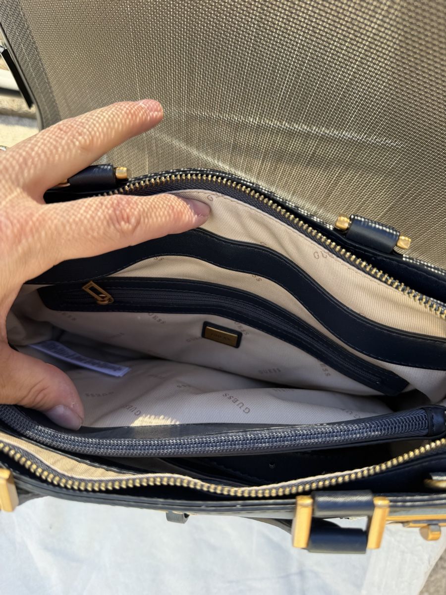 Guess Borse da donna:  Guess Katey Luxury Satchel – Nuovo (secondo la descrizione) da Triesenberg venduto da dom_hd56 4