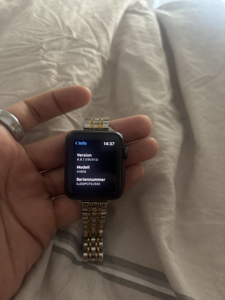 Apple Smartwatch: Apple Watch Series 3, Modell A1858, 2021 – Usato da Zürich venduto da clean.closet 1