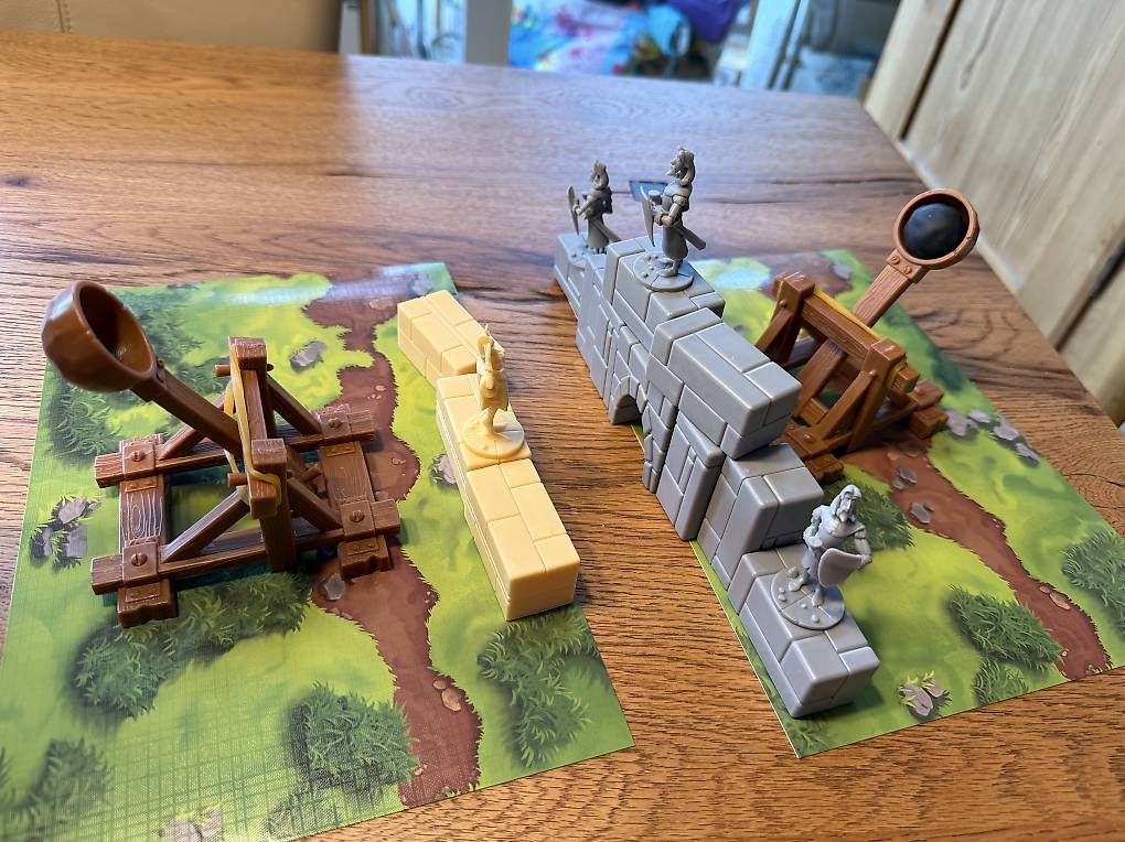 Giochi: Catapult Kingdoms (Englisch) – Nuovo (secondo la descrizione) da Fribourg venduto da rpo_mh6j 2